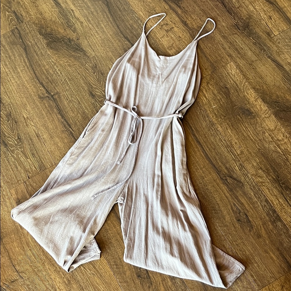 Beautiful grey spaghetti strap jumper.
